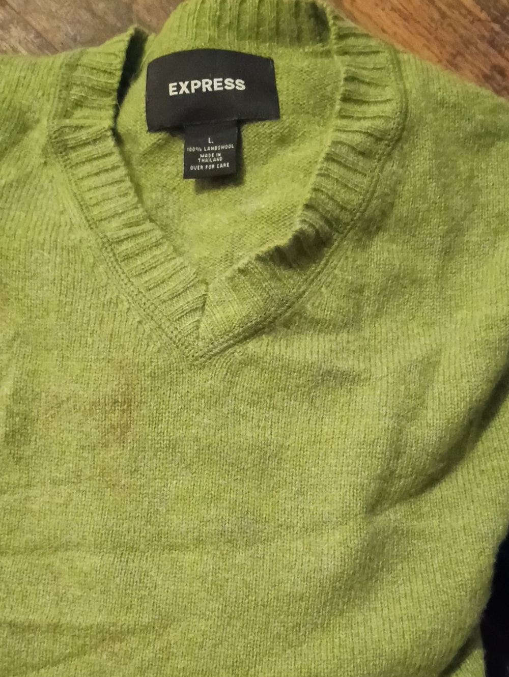 Express Men's V-Neck Sweater in Bright Green Lambswool